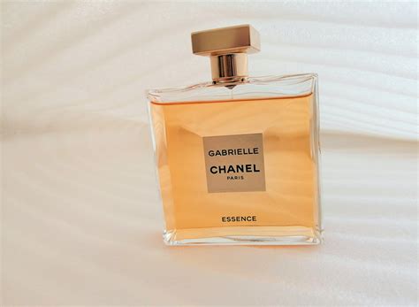 chanel essence review